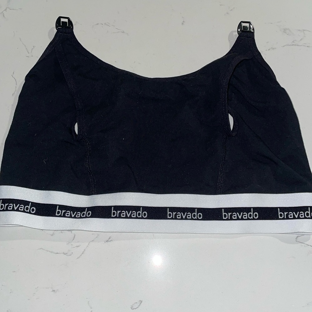 Clip and free hands free Bravado maternity pumping nursing women’s medium black